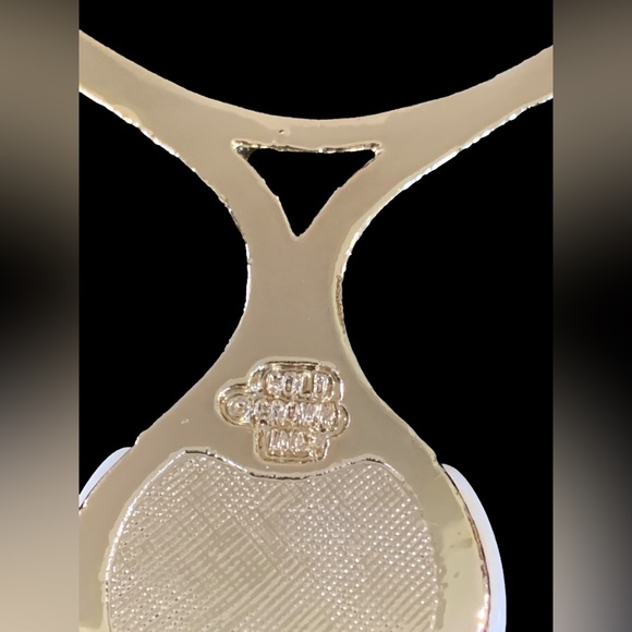 Vintage Shell Pendant Necklace and Clip On Earrings Set - Picture 11 of 13